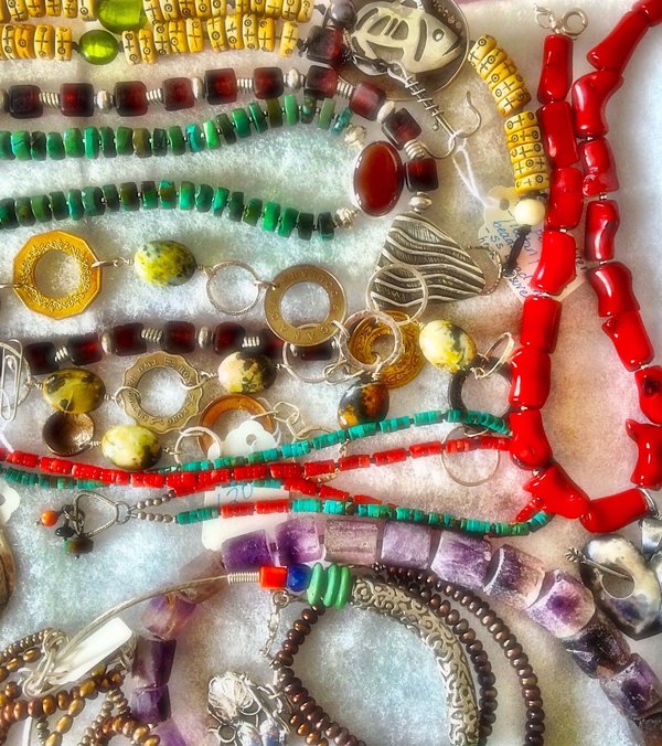 Quels sont les meilleurs conseils pour débuter dans la fabrication de bijoux artisanaux ?