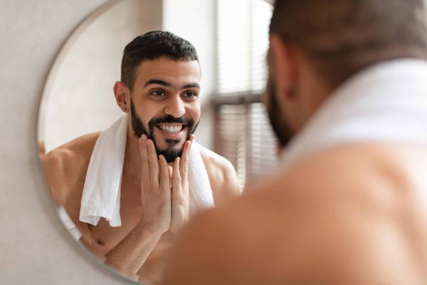 Songez-vous à améliorer l'apparence de votre barbe ?