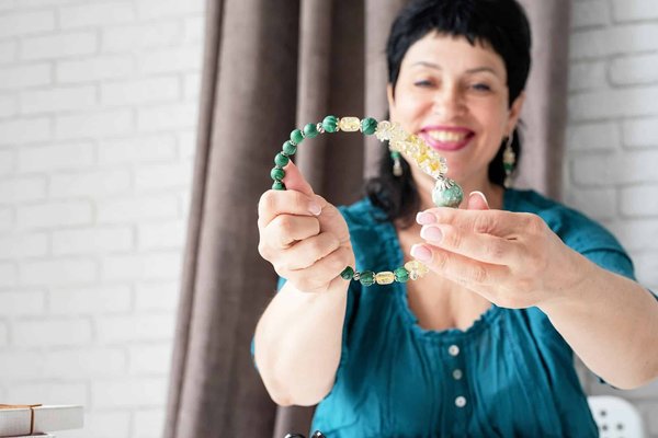 Matériaux précieux et créations uniques : le savoir-faire des bijouteries guilde des Orfèvres.