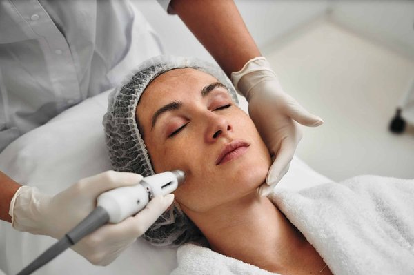 Mâchoire carrée : astuces pour l'adoucir